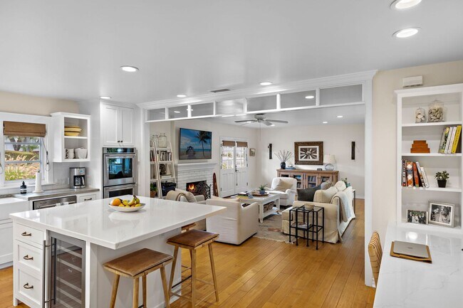 Building Photo - 806 S Ola Vista