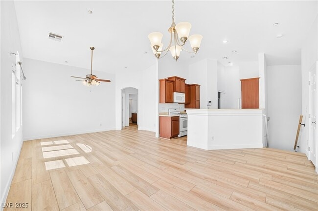 Building Photo - 10011 Diamond Summit Ct