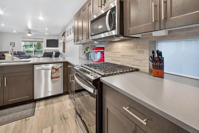 Building Photo - Attractive Modern Easton 3 Bedroom Home