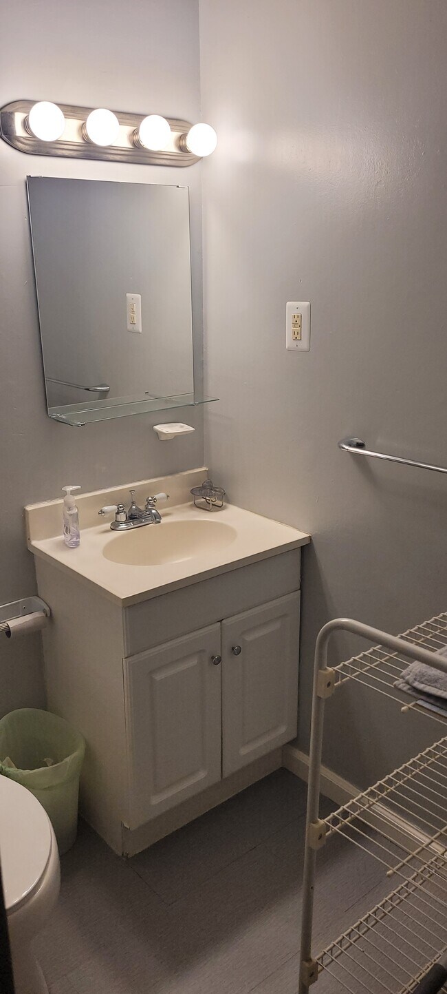 Building Photo - 6106 Hellen Lee Dr