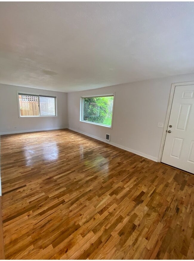 Building Photo - Newly Renovated 3 Bedroom in Renton Highlands