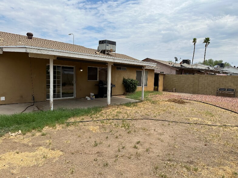 Building Photo - 2213 W Riviera Dr