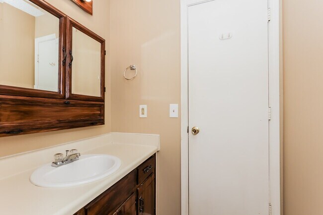 Building Photo - 4829 Catskill Dr