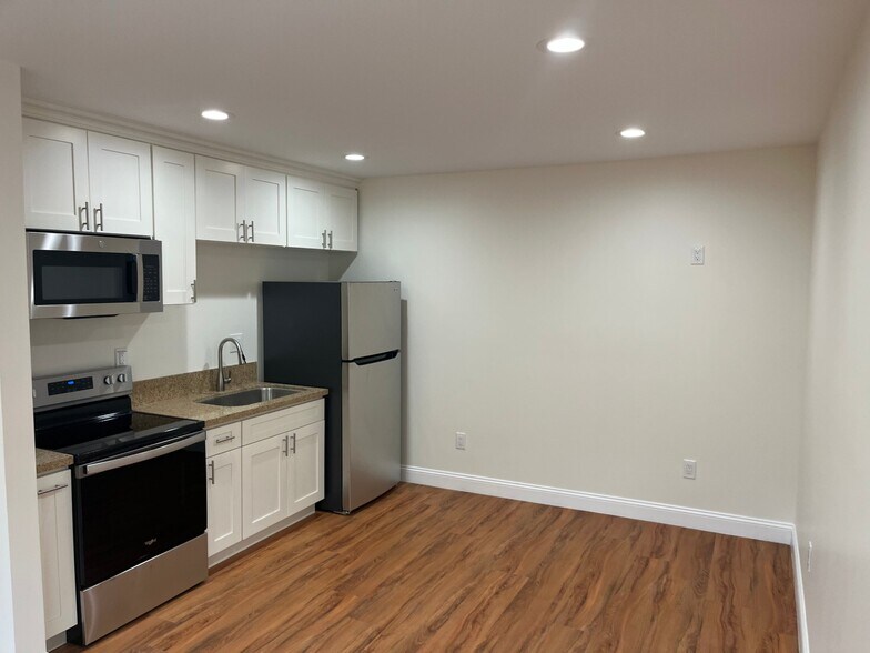 Building Photo - 158 N Canyon Blvd