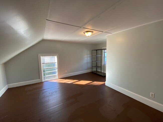 Bedroom - 28 Newbury St