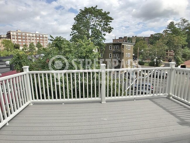 Building Photo - 3 bedroom in Brookline MA 02135