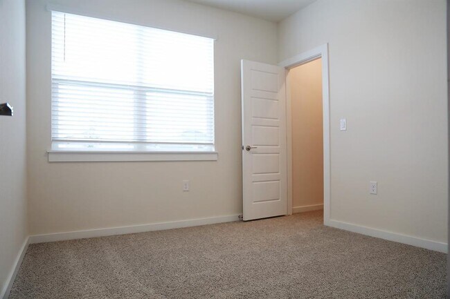 Building Photo - 14012 Lubeck Dr