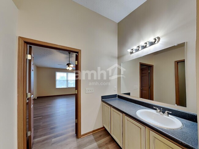 Building Photo - 3725 Lake Mead Dr