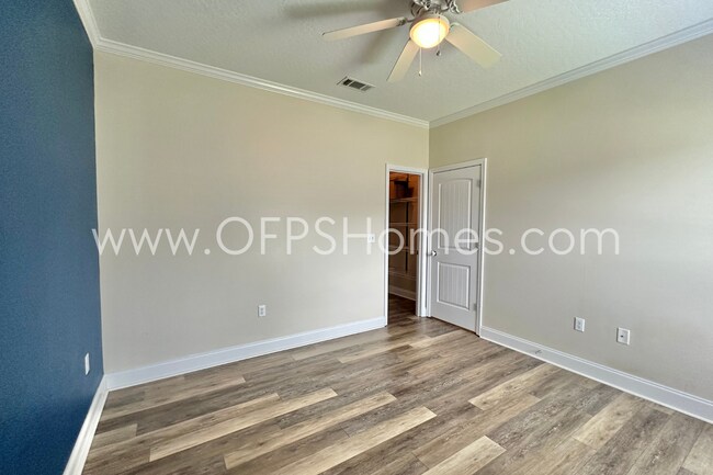 Building Photo - South Crestview 4/3 Available NOW!