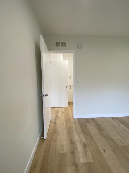 Building Photo - 283 S El Molino Ave