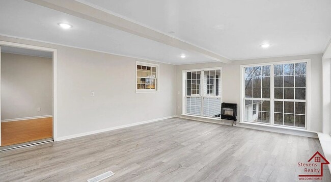 Building Photo - 510 Knollwoods Rd