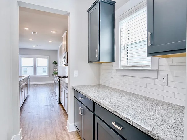 Building Photo - Immaculate Home