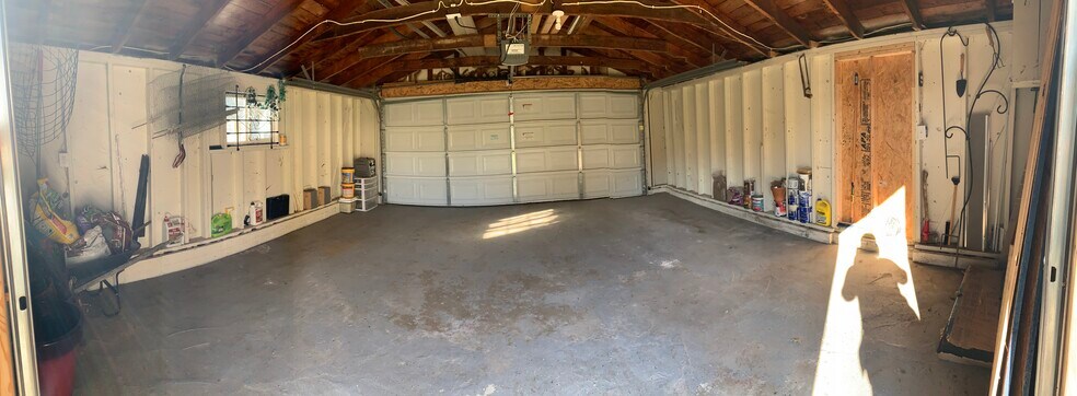 Garage - 128 N 6th Ave