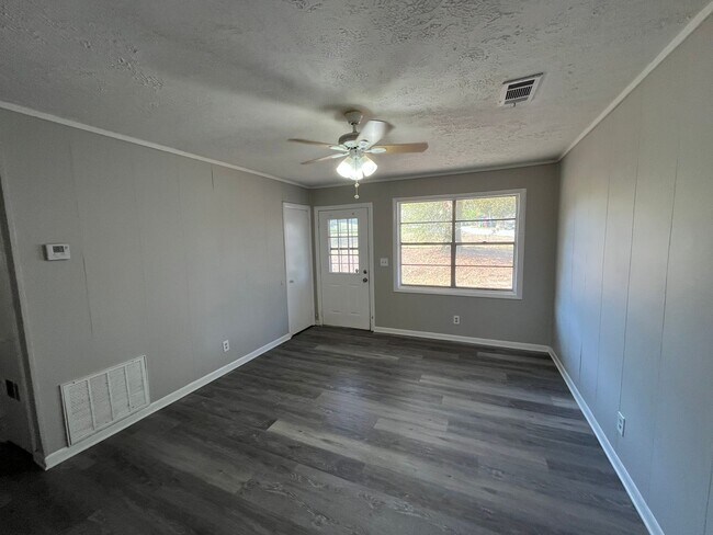 Building Photo - Welcome Home – Comfort Meets Convenience. Call to ask about the Move-in Special!!!
