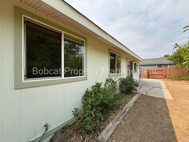 Building Photo - 3329 Somerset Way