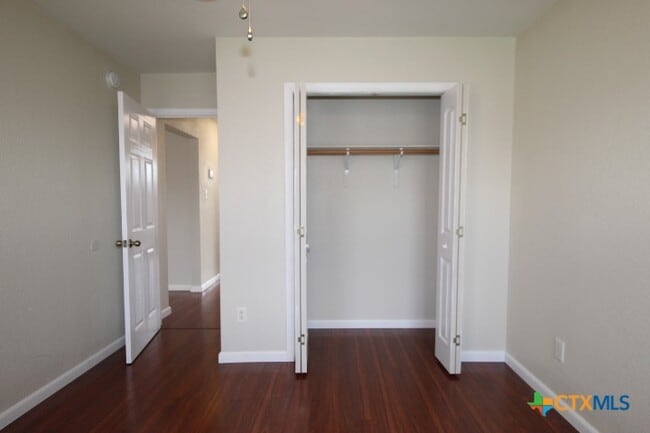 Building Photo - 2101 Jake Dr