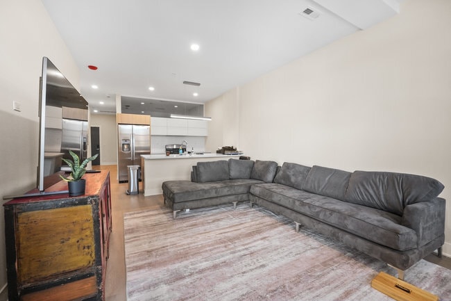 Building Photo - 3924 N Lincoln Ave