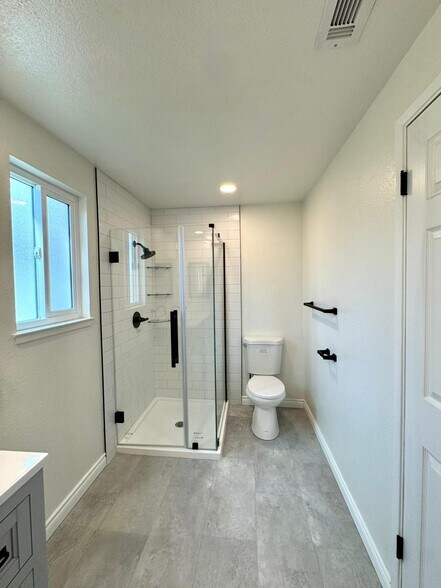 Building Photo - 251 E Heather St