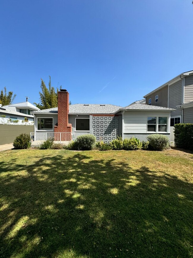 Building Photo - 12556 Everglade St