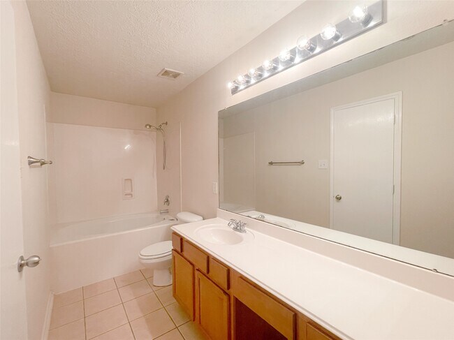 Building Photo - 20823 Dewberry Creek Ln