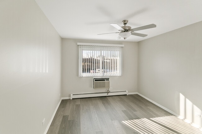 Building Photo - 705 S Milwaukee Ave