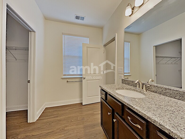 Building Photo - 154 Lindridge Dr NE