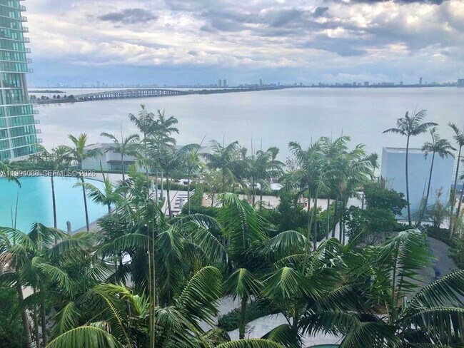 Building Photo - 480 NE 31st St