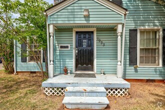 Building Photo - Charming 2-Bedroom Home with Granite Kitch...