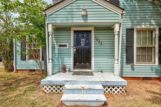 Primary Photo - Charming 2-Bedroom Home with Granite Kitch...