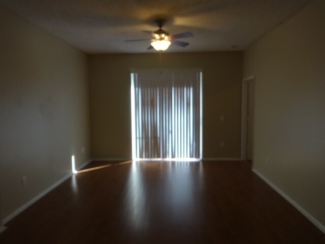 Building Photo - 523 Royal Ridge St