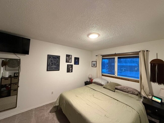Building Photo - Century 21 Gold Rush - 2 Bed / 1 Bath Condo – West Fairbanks