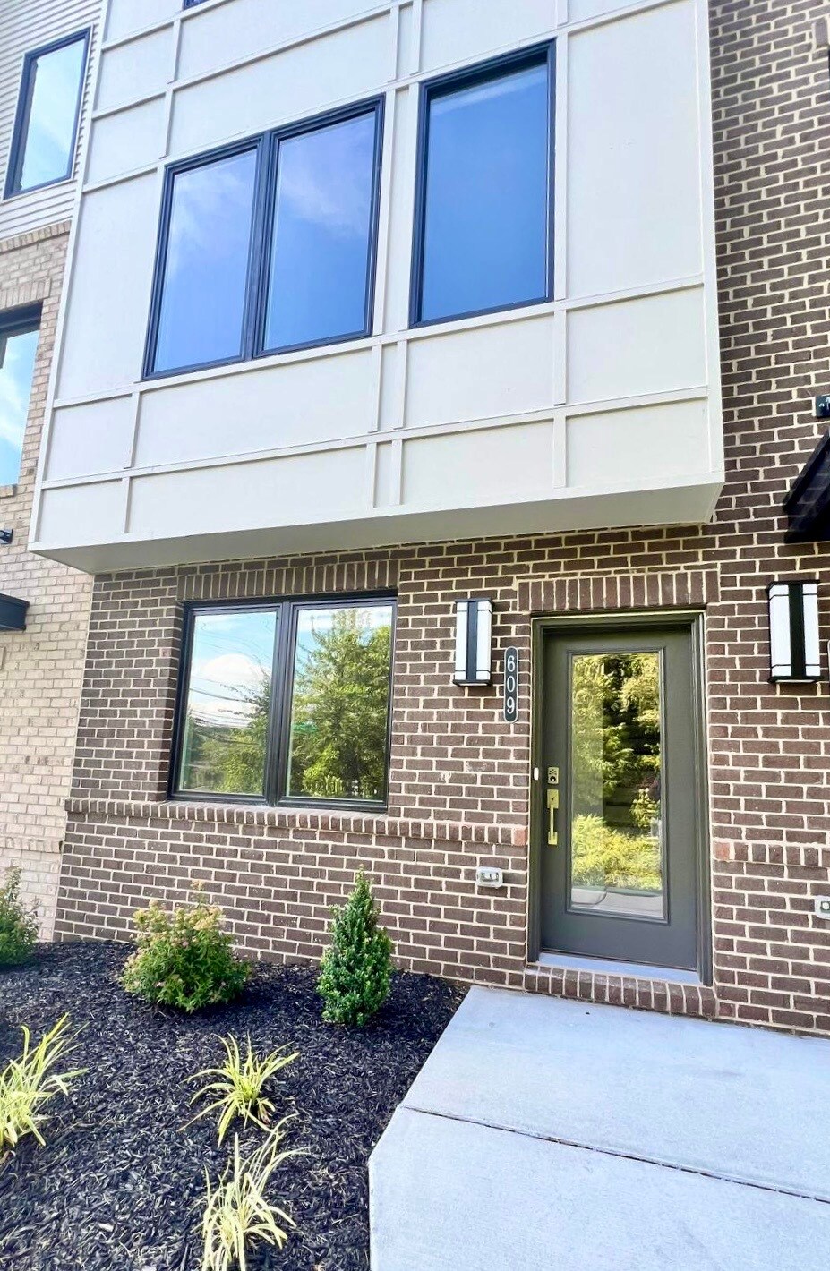 Main entrance @609 - 609 Brewster Aly
