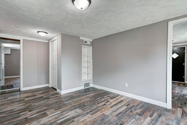 Building Photo - 601 Walnut St