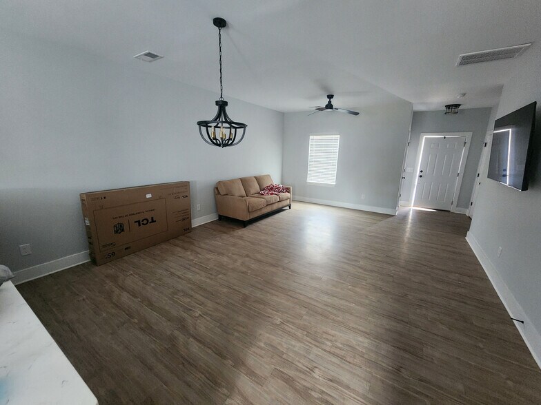 Building Photo - Room in Townhome on St James St NW