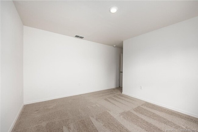 Building Photo - 1949 SE Sandia Dr