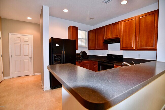 Building Photo - 2379 Sunset Bluff Dr