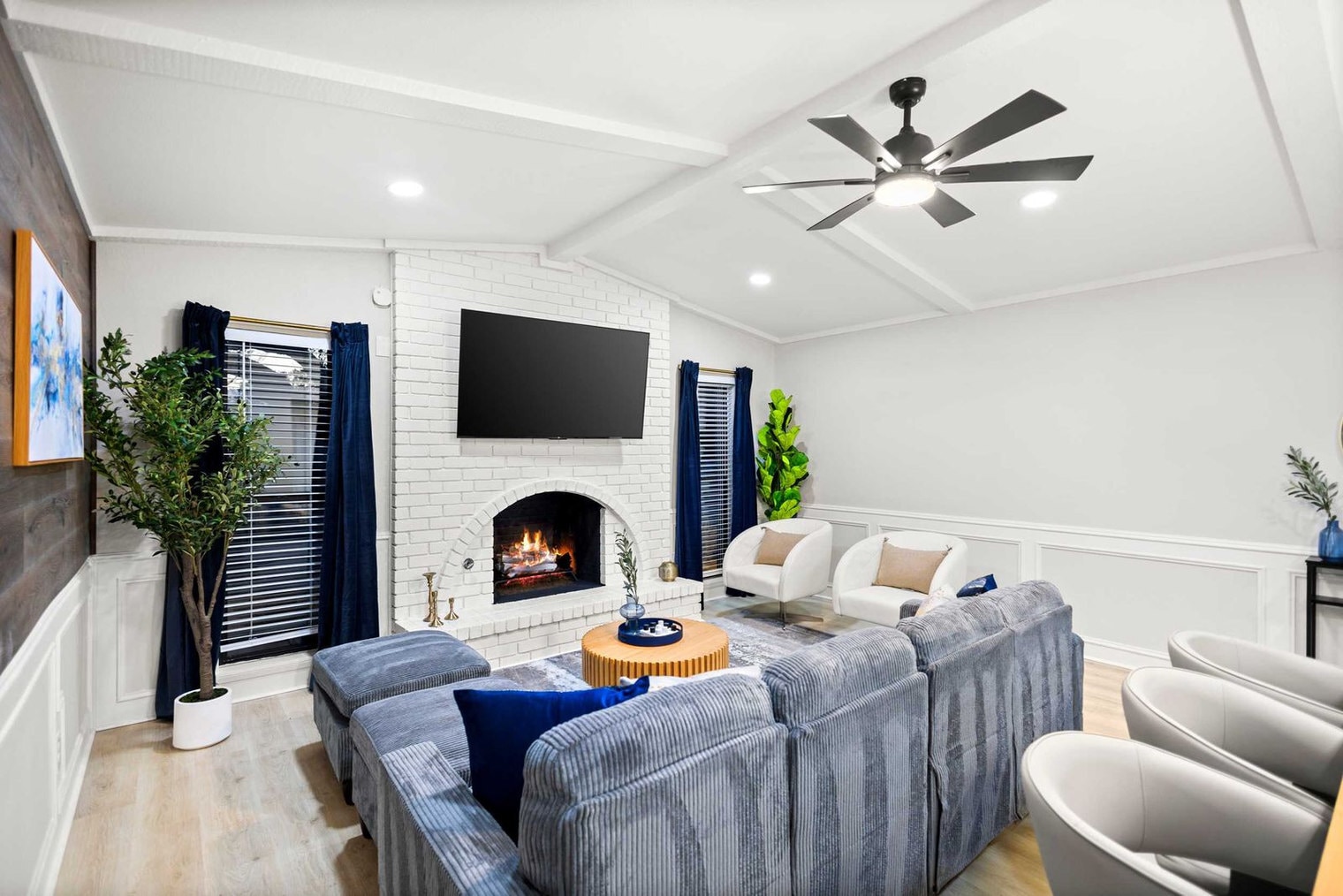 Building Photo - 3410 Country Club Dr