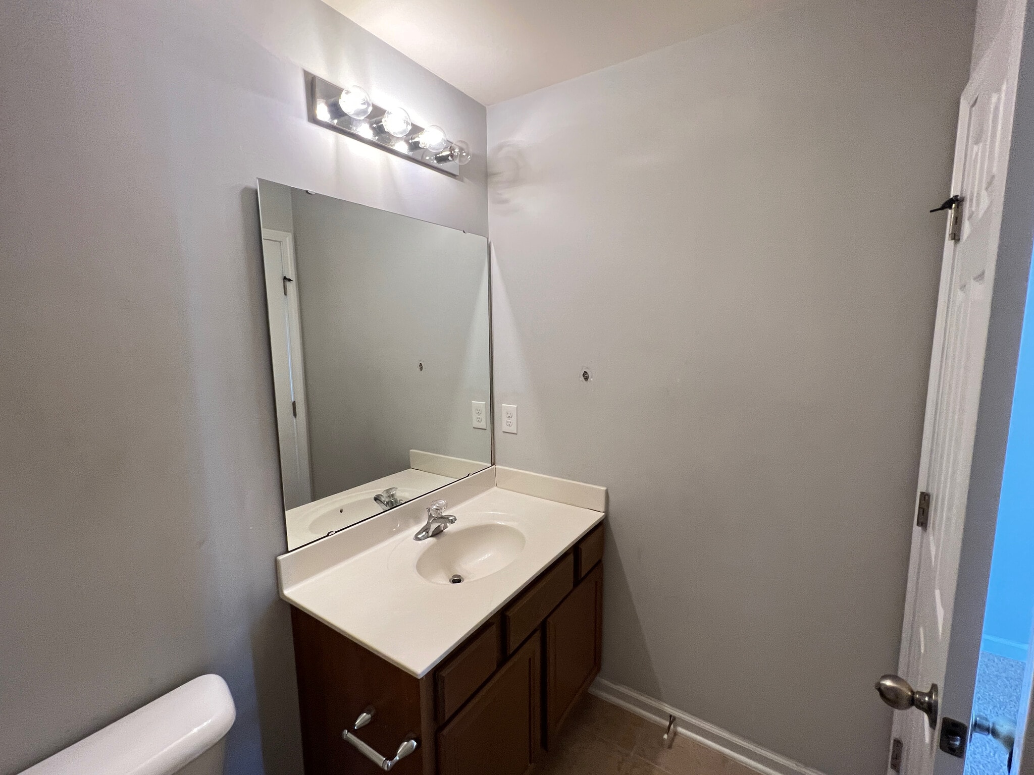 Building Photo - Room in Townhome on Dove Cottage Ln