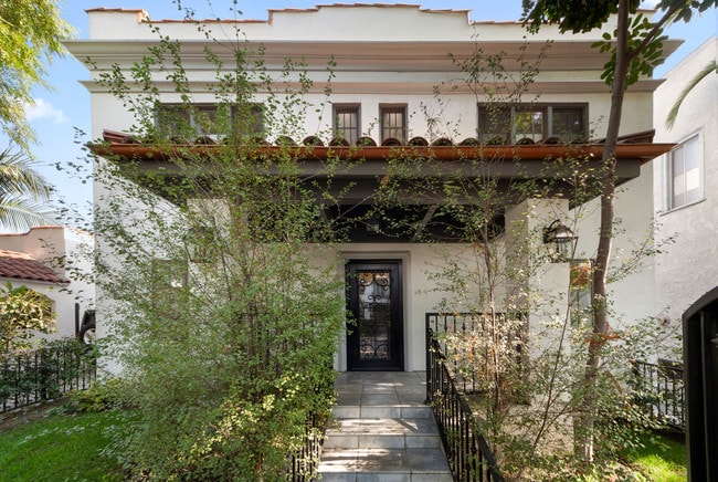 Front of Building - 1120 Poinsettia Dr