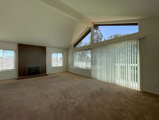 Building Photo - 21909 Huron Ln