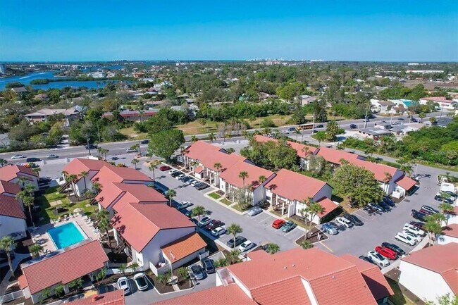 Building Photo - 1640 Stickney Point Rd