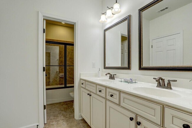 Building Photo - 104 Wellington Trce