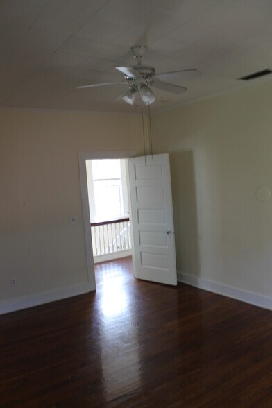 Building Photo - 1022 Riviera St