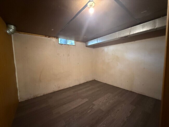 Building Photo - 2 Bedroom Duplex In Wyoming Available December 1st