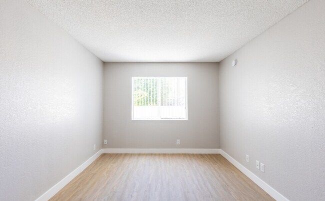 Floorplan - Spacious 2 Bedroom/2 Bath Apartment in KoreaTown -