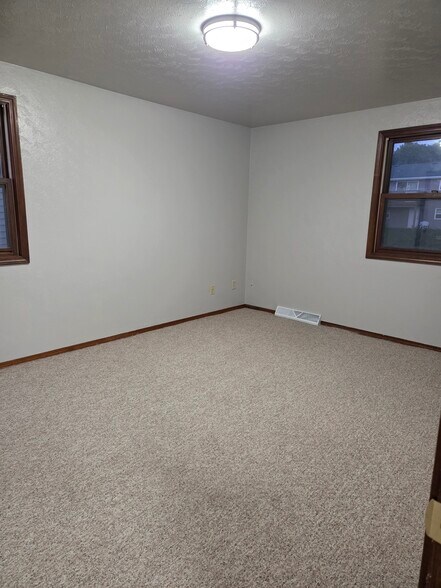 Building Photo - 813 Phasianus St