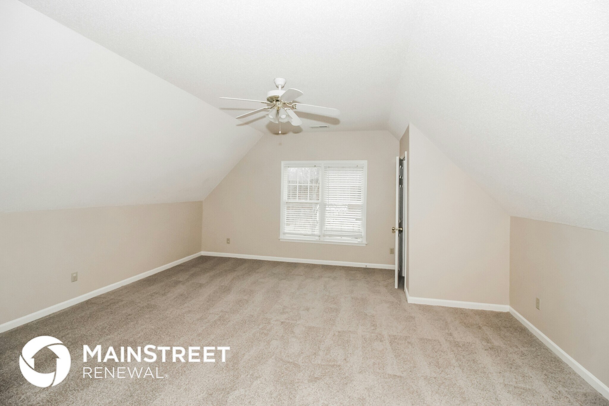 Building Photo - 1990 3 Pines Cove