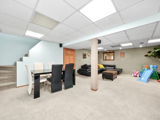 Building Photo - 8705 W 92nd Pl