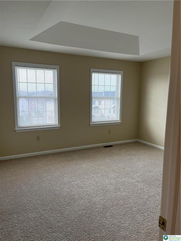 Building Photo - 338 S Oak St