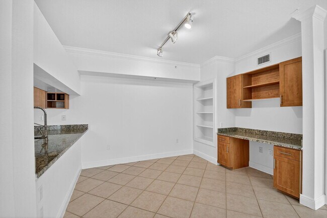 Building Photo - 6511 Emerald Dunes Dr